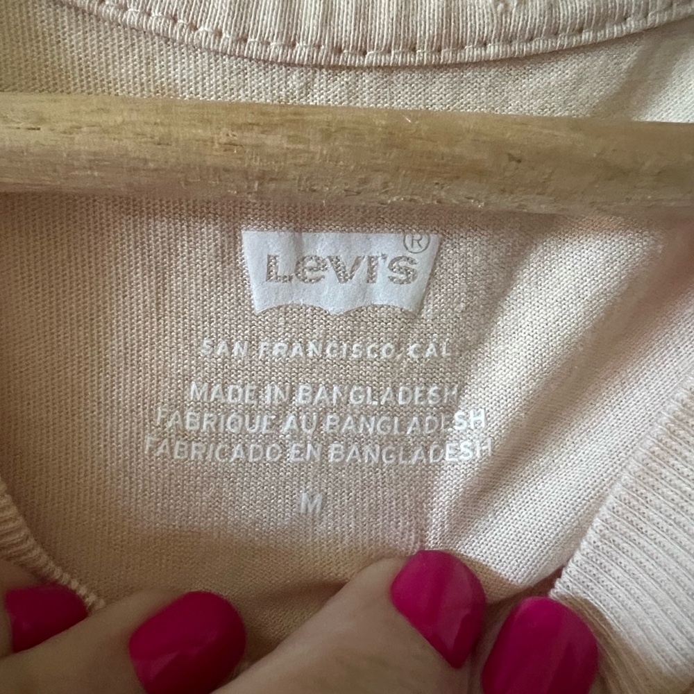 Levi's | Jodie peachy Pink Daisy Graphic crop Y2K T-Shirt - Picture 3 of 5